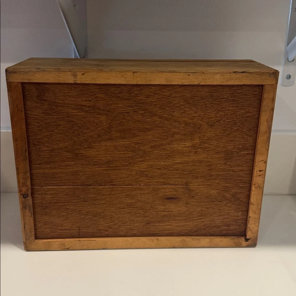 VINTAGE Wooden Wine Box with Grape Design, Willamette Valley Vineyards